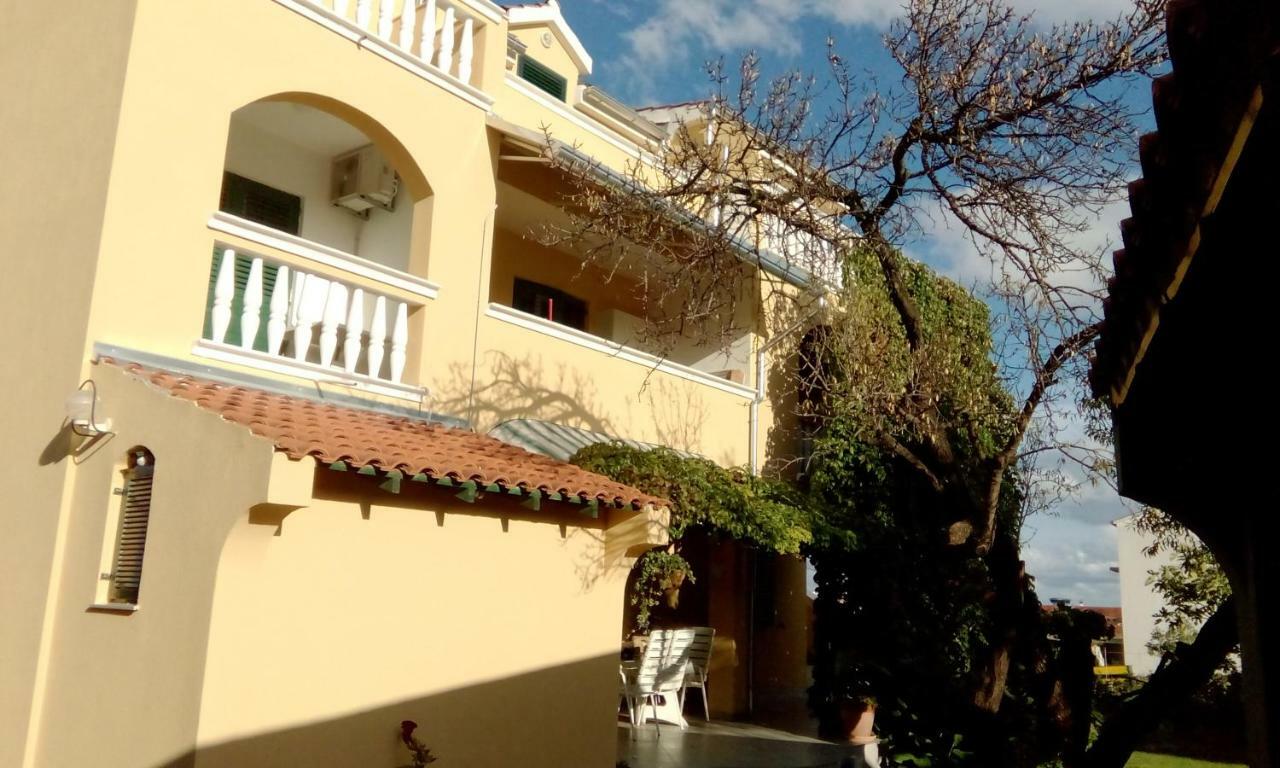 Apartments Meri Vodice Bagian luar foto