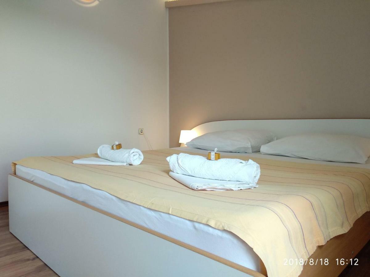 Apartments Meri Vodice Bagian luar foto