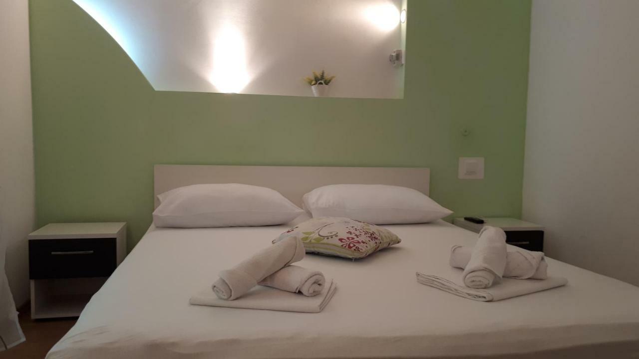 Apartments Meri Vodice Bagian luar foto