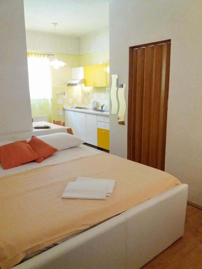 Apartments Meri Vodice Bagian luar foto